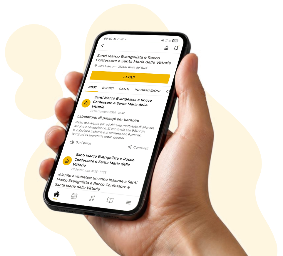 Mano che tiene uno smartphone con l'app TiLodo aperta sulla bacheca della parrocchia